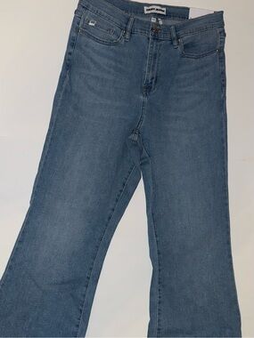 DKNY women’s Medium Blue Bootcut Jeans